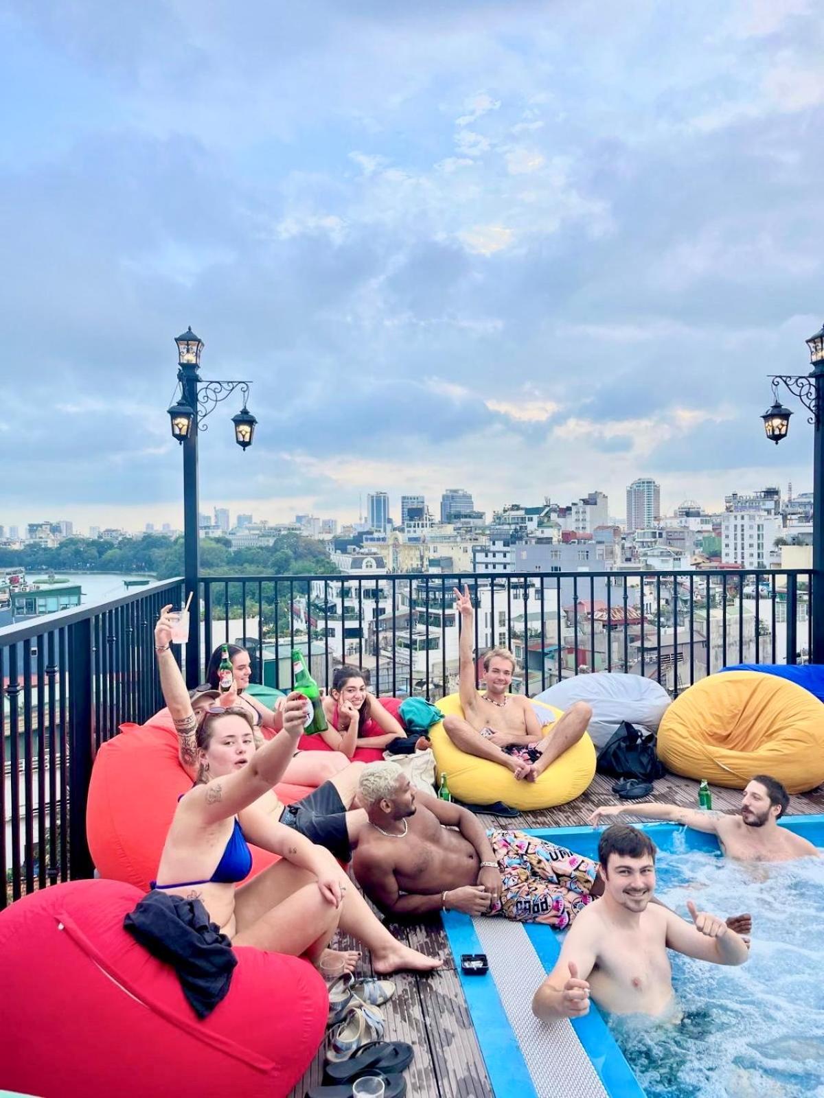 Lakeview Backpackers Hostel & Rooftop Bar Hanói Exterior foto