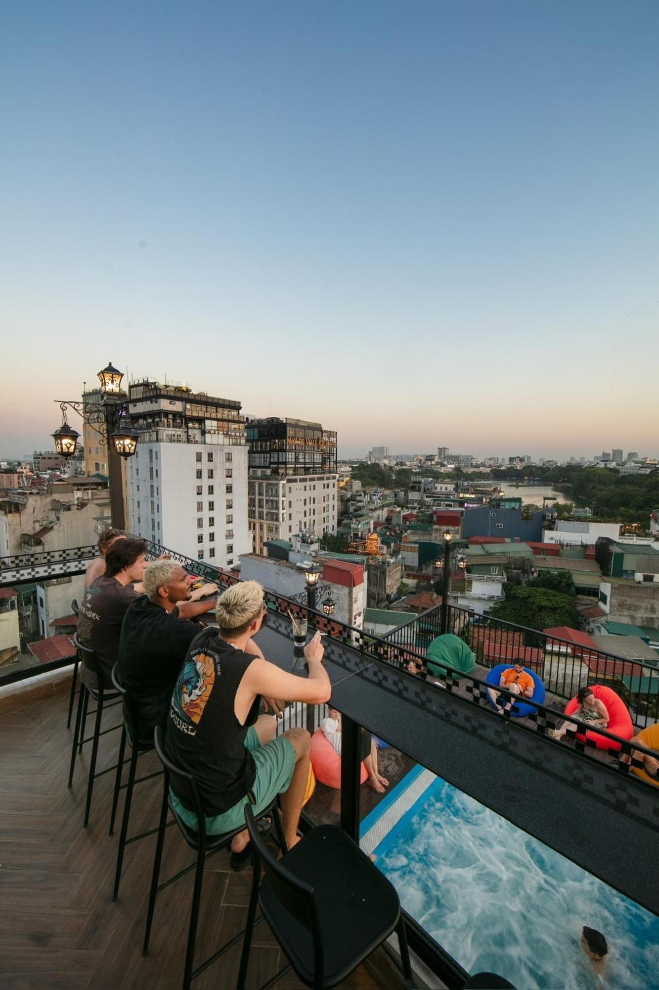 Lakeview Backpackers Hostel & Rooftop Bar Hanói Exterior foto