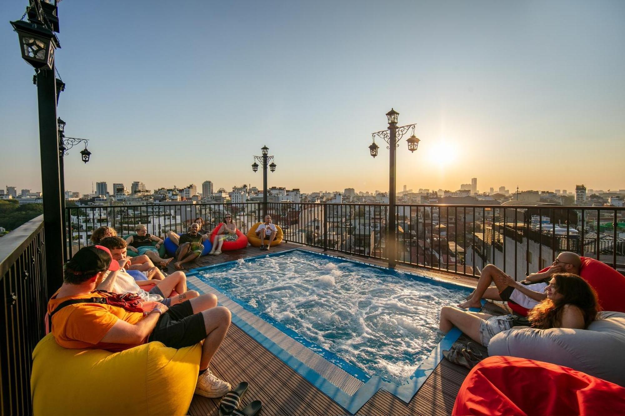 Lakeview Backpackers Hostel & Rooftop Bar Hanói Exterior foto