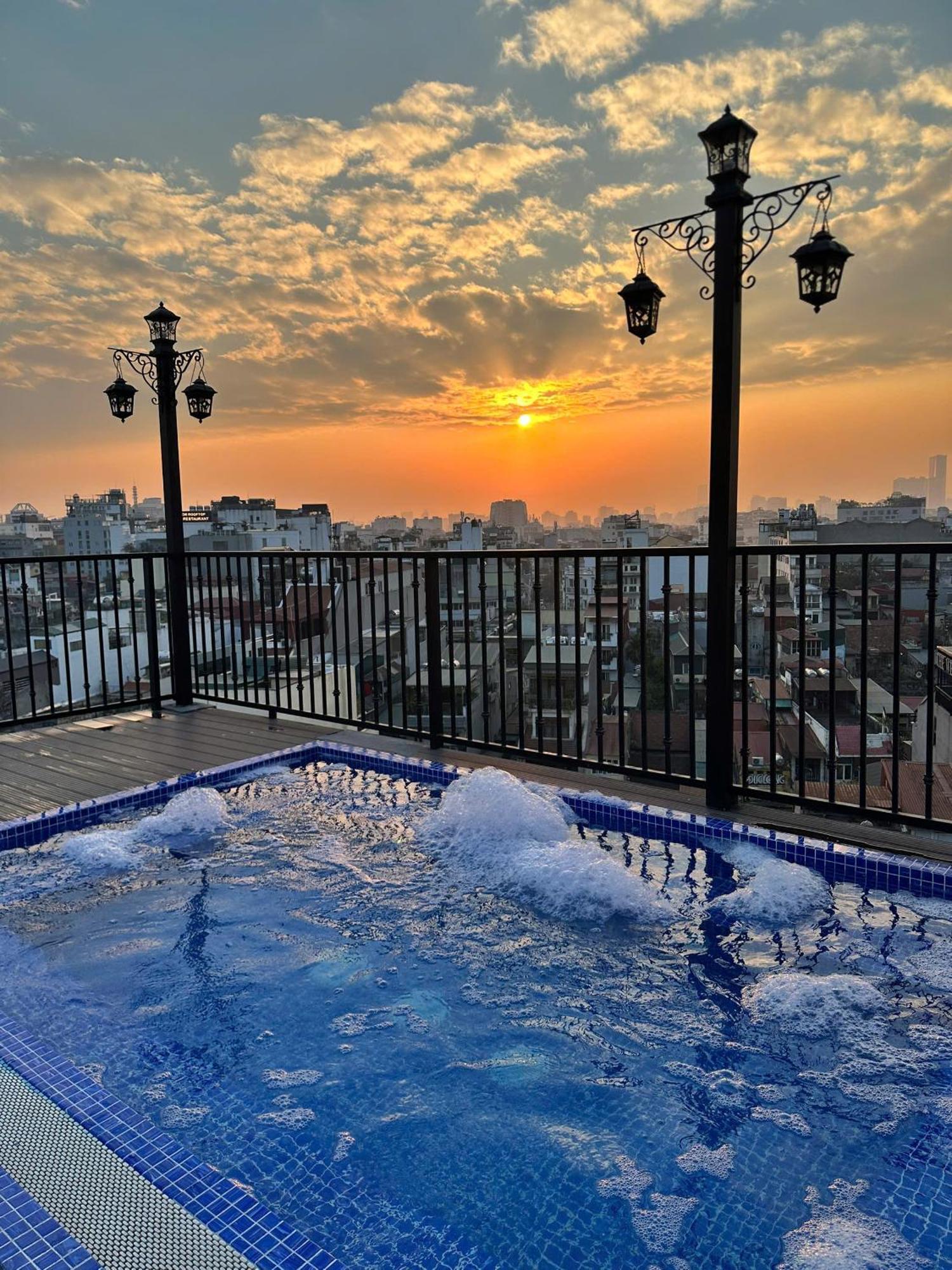 Lakeview Backpackers Hostel & Rooftop Bar Hanói Exterior foto